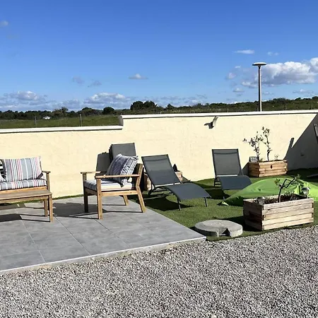 Pavillon Climatise Avec Exterieur Et Piscine Collective - 4pav87